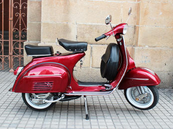 【1970年代製★VINTAGE 】vespa lambletta シンボルス Vintage vespa hi-res stock photography and images - Alamy