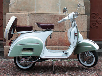 【1970年代製★VINTAGE 】vespa lambletta シンボルス Vespa began making scooters as a utilitarian vehicle and